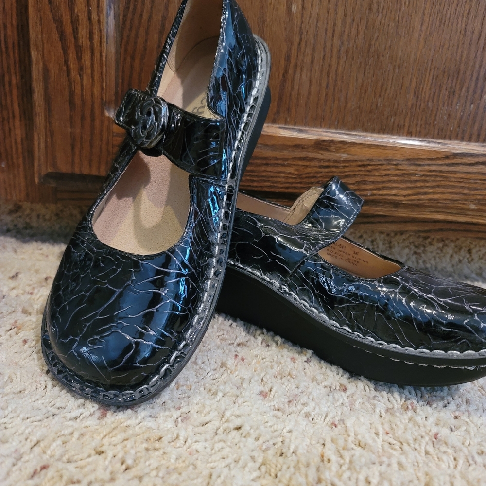 Algeria Paloma Mary Jane, Floral Embossed, Black Leather Shoes, Size 36//6-6.5